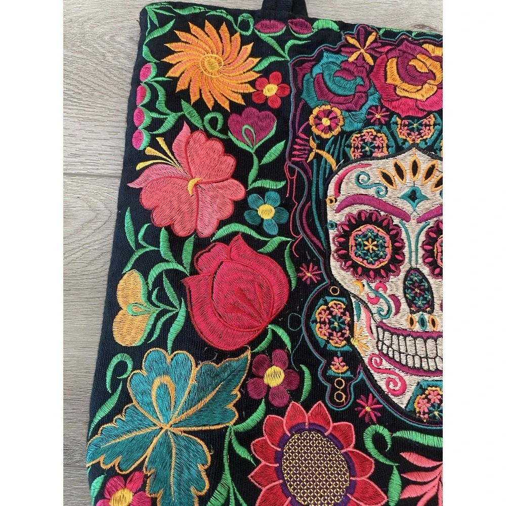 The Unbranded Brand sugar skull